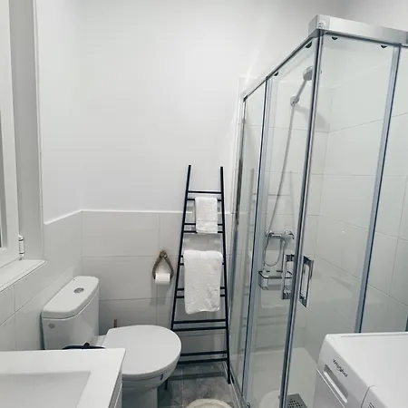Con Terraza En El Centro De Apartamento *