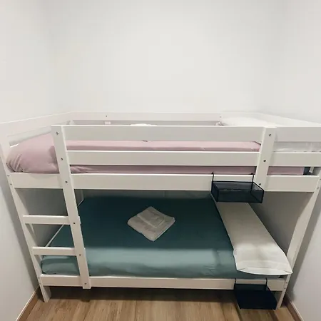 Con Terraza En El Centro De Apartamento