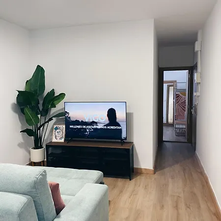Con Terraza En El Centro De Apartamento *