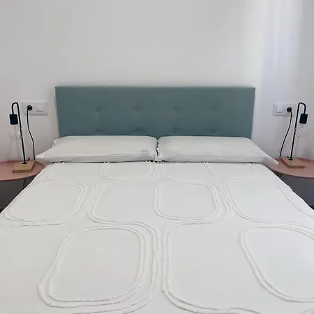 Con Terraza En El Centro De Apartamento *