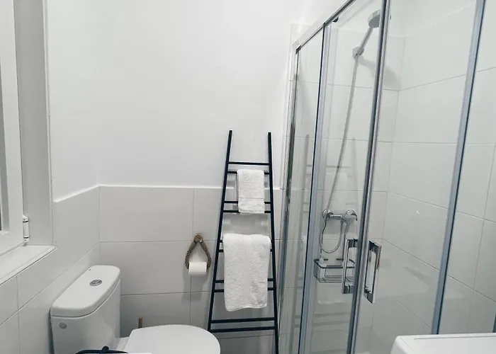 Con Terraza En El Centro De Apartamento *