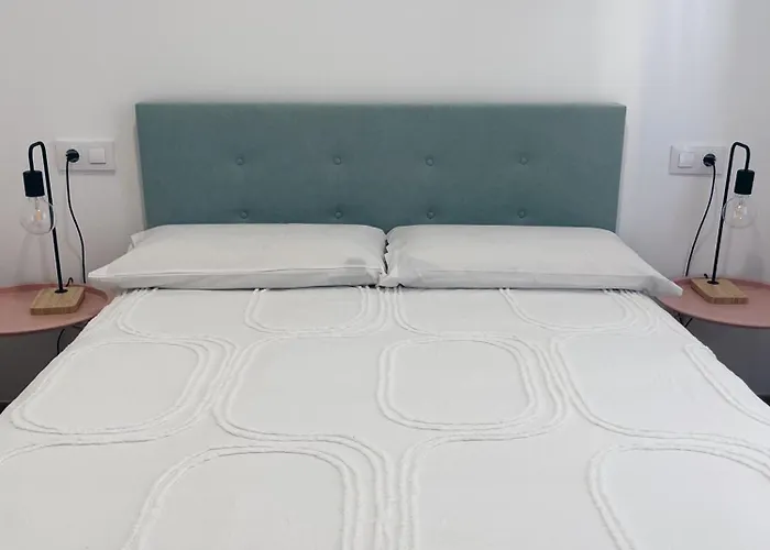 Con Terraza En El Centro De Apartamento *